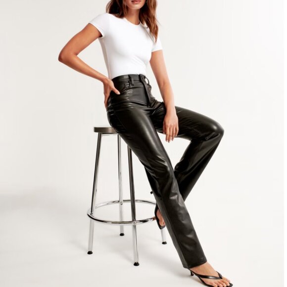 Abercrombie & Fitch Curve Love Vegan Leather 90s Straight Pant (Size 10, Black) - Picture 3 of 11
